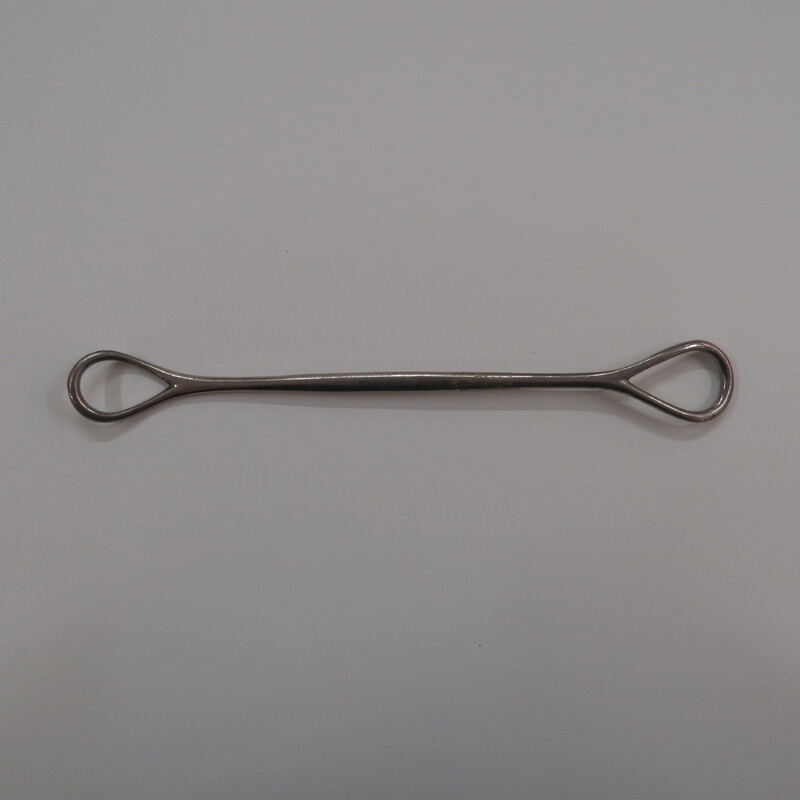 A double-ended, rod shaped metal depressor terminated in ovoid loops at each end, one larger then the other