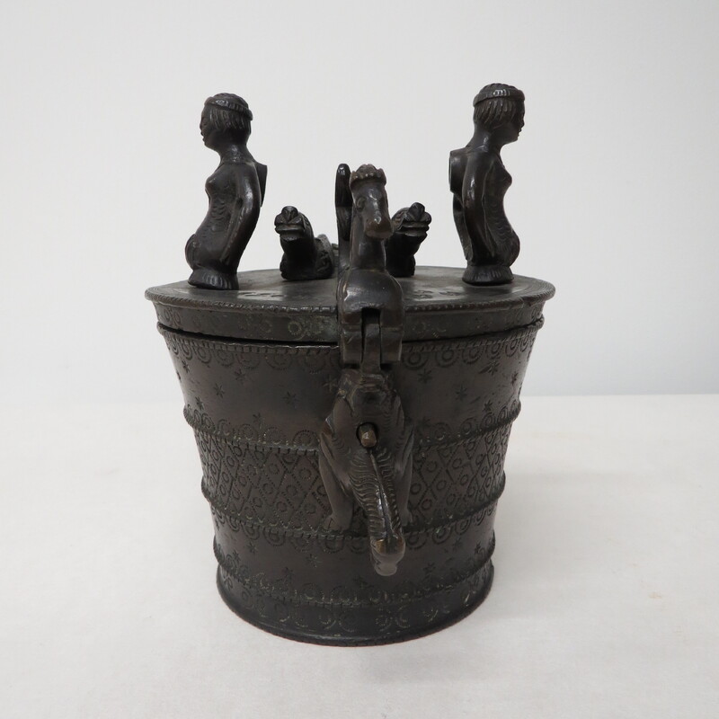 Large set of bronze Spanish cup-weights, 17th-18th cent., from the quarter-ounce to 16 Spanish pounds, in ornamental bronze case with hinged lid and hasp