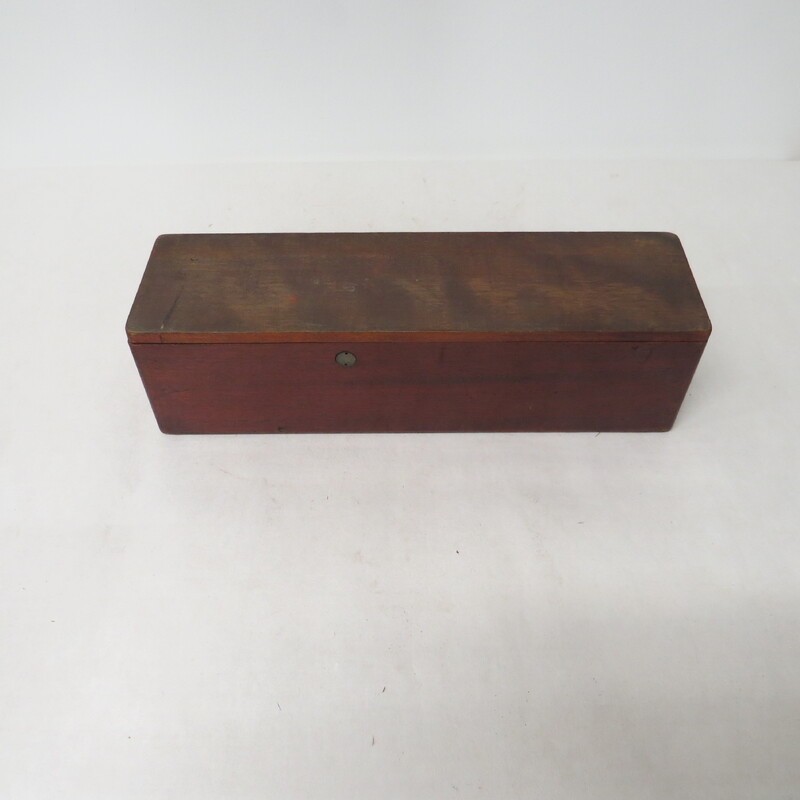 wooden box containing the Sphygmomanometer