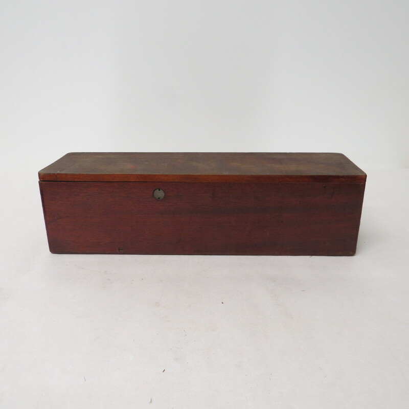 wooden box containing the Sphygmomanometer
